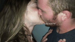Джоуи и Бритты Луиза целоваться видео 1 -  скачать короткое порно гифки (гиф)
