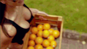 апельсины -  скачать короткое порно гифки (гиф)