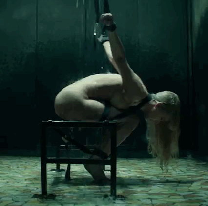 Дженнифер Лоуренс в сцене из красного Воробья -  скачать короткое порно гифки (гиф)